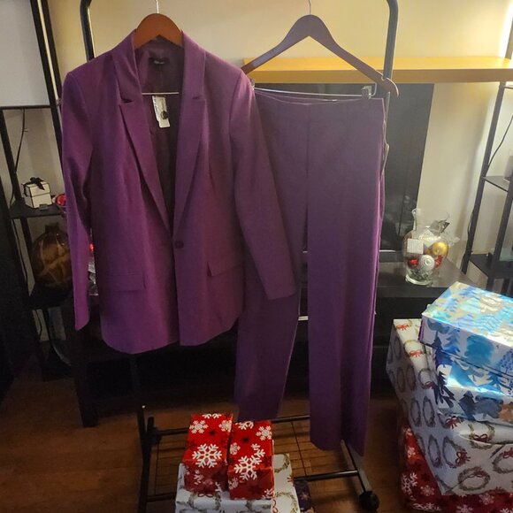 Business suit - Picture 12 of 16